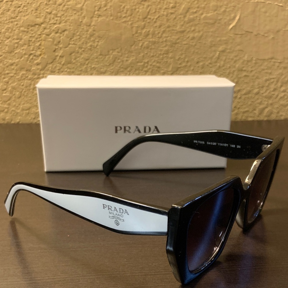 Prada Black Oversized Sunglasses - Picture 4 of 4